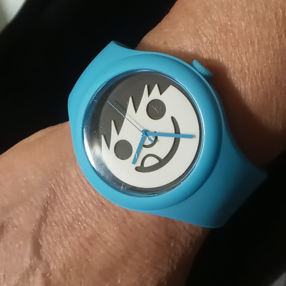 Neff watch silicone band blue adjustable. New battery excellent condition - Picture 3 of 8